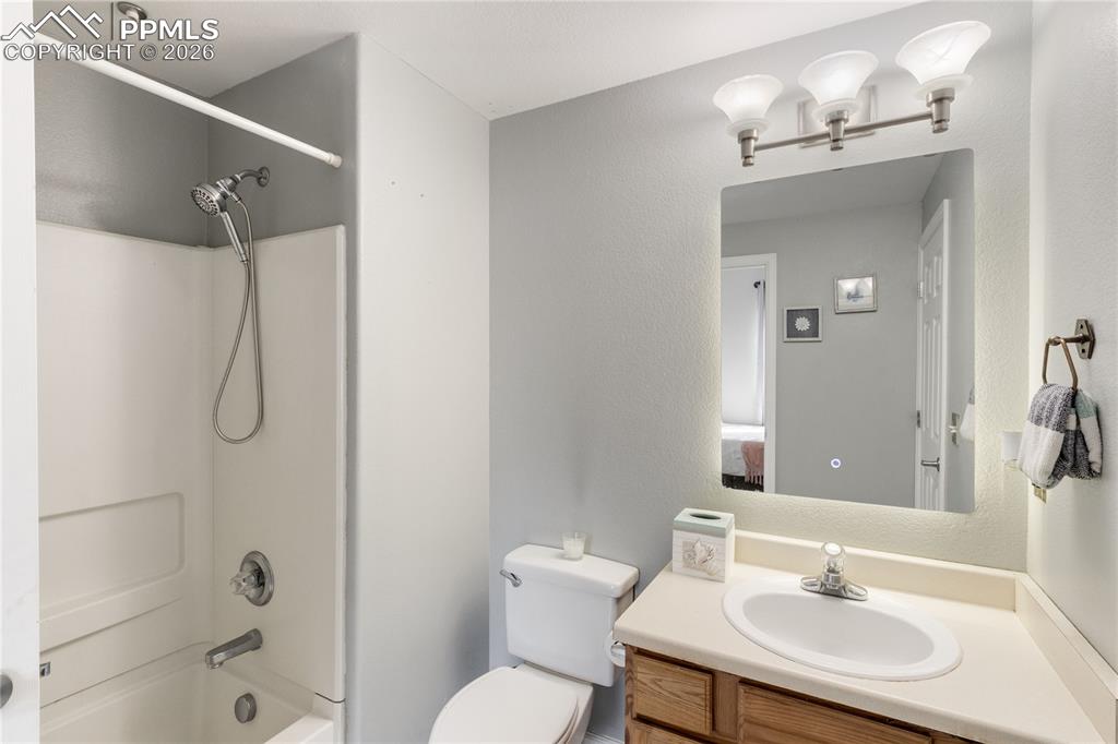 Image 31 of 35: Bathroom