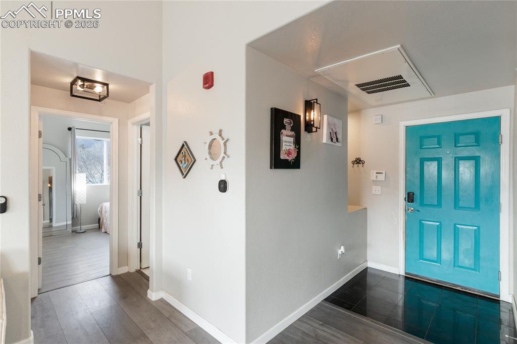 Image 5 of 35: Entry