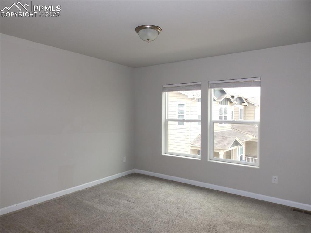 Image 11 of 15: Bedroom