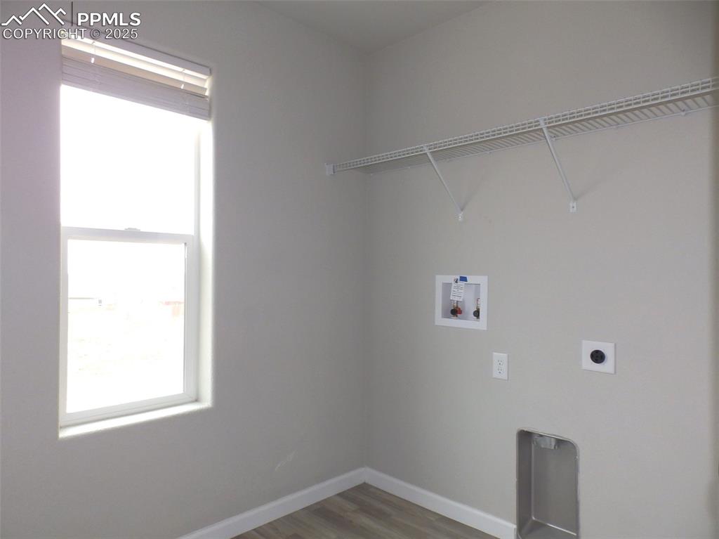 Image 13 of 15: Laundry