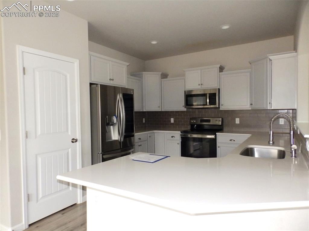 Image 5 of 15: Kitchen