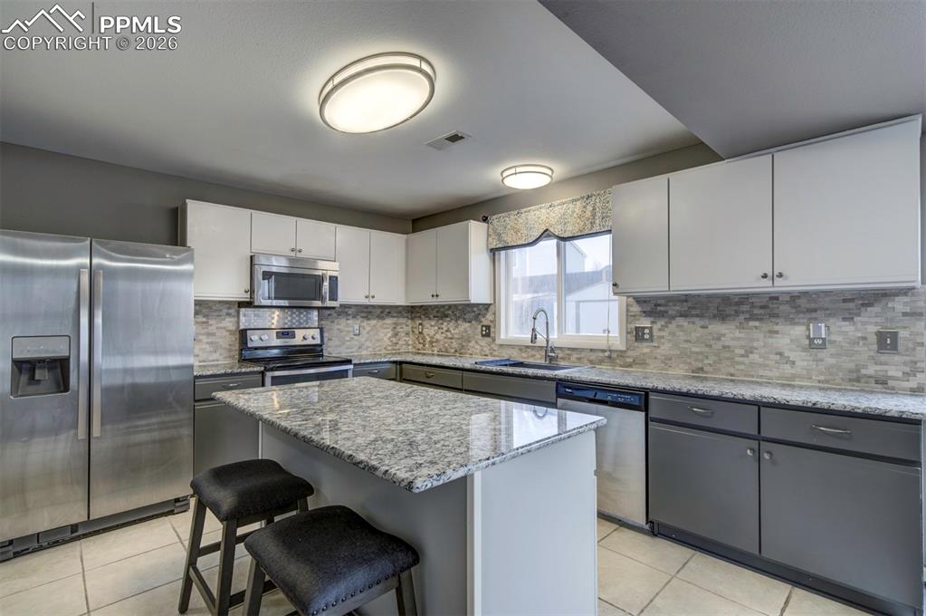 Image 12 of 32: Kitchen