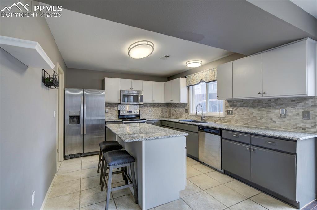 Image 15 of 32: Kitchen