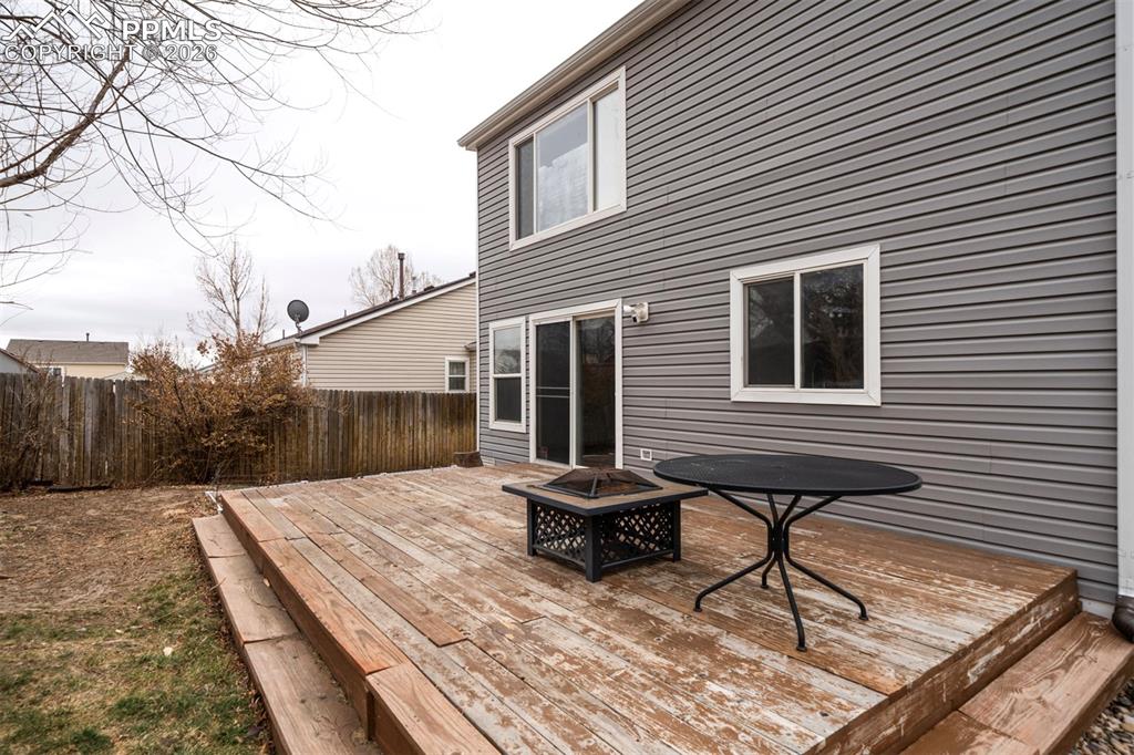 Image 19 of 32: Deck