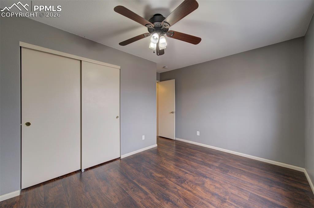 Image 29 of 32: Bedroom