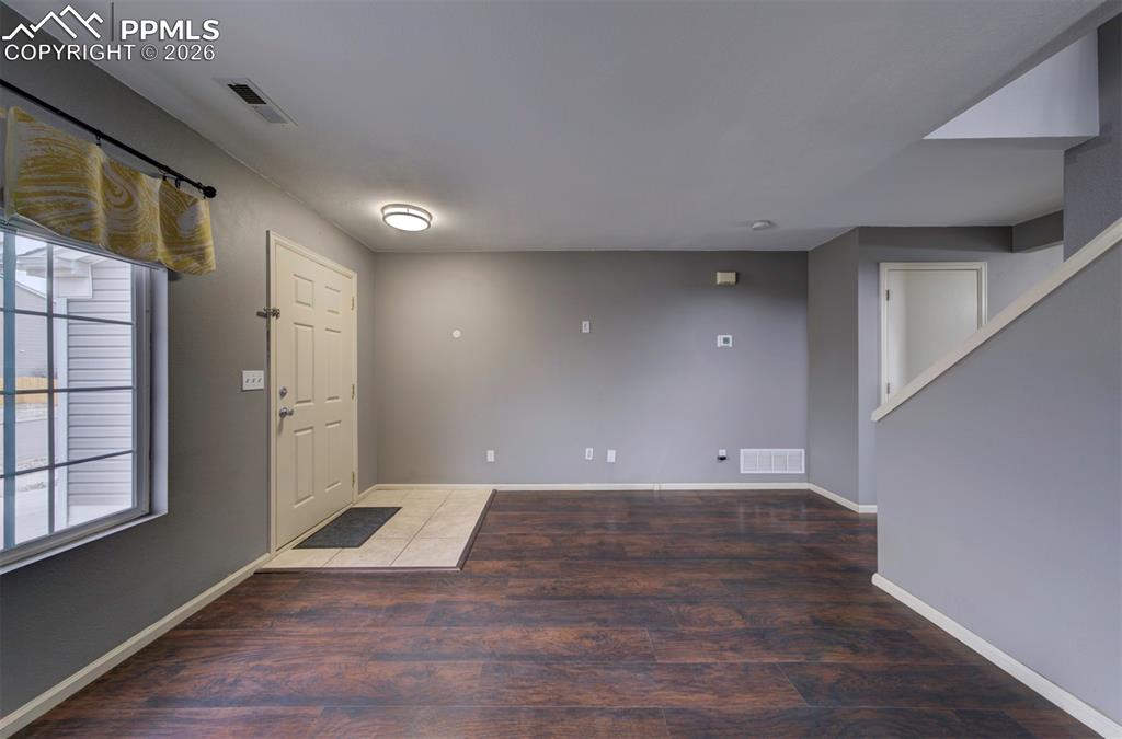 Image 6 of 32: Entry