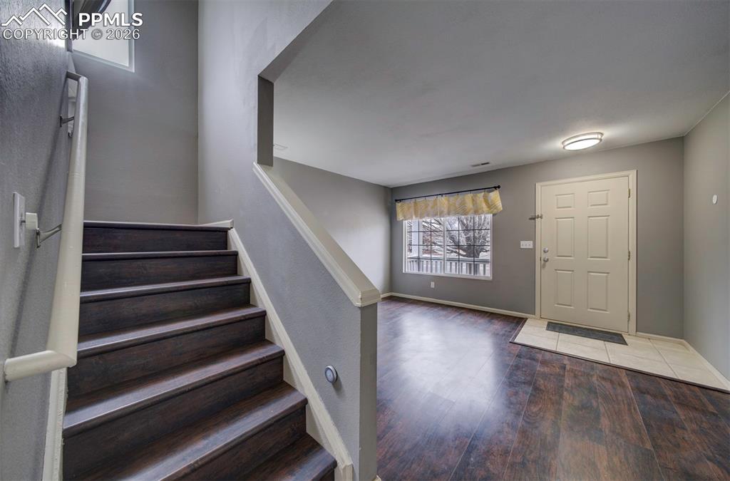 Image 7 of 32: Entry