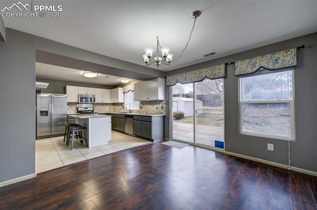 Image 9 of 32: Kitchen