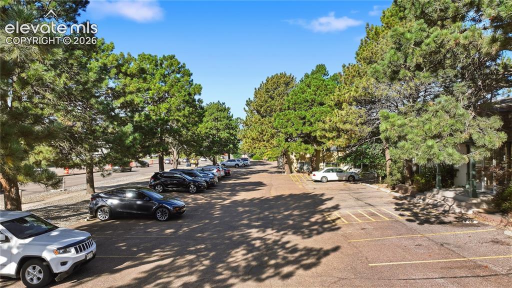 Image 3 of 8: Parking