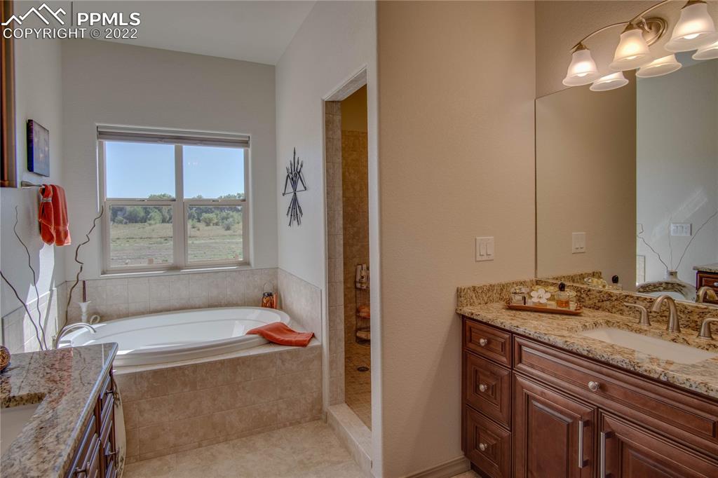 Listing 8698599, Image 23 of 34