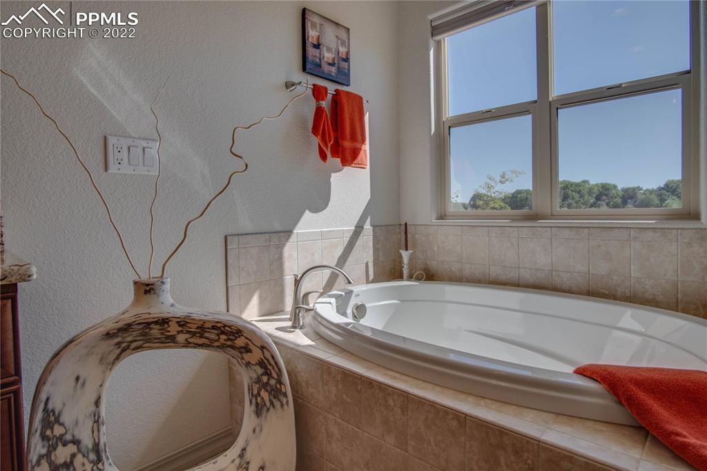 Listing 8698599, Image 24 of 34