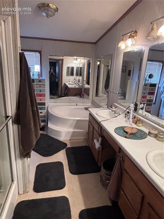 Image 12 of 19: Bathroom