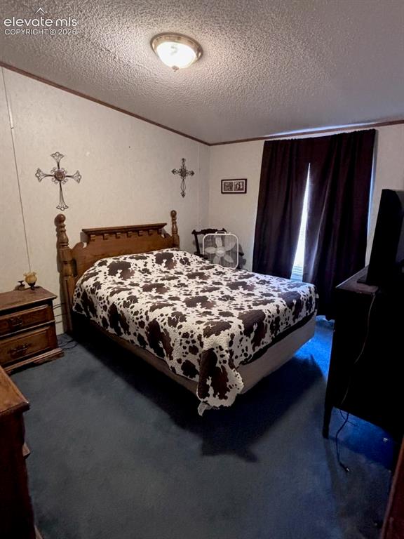 Image 16 of 19: Bedroom