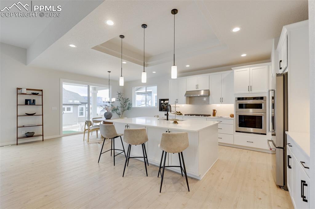 Image 7 of 11: Kitchen