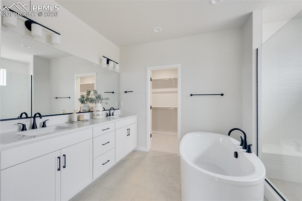 Image 9 of 11: Bathroom