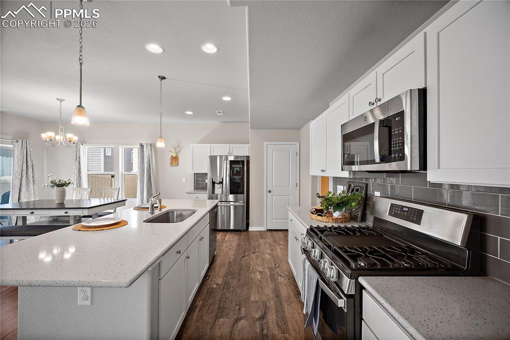 Image 11 of 50: Kitchen