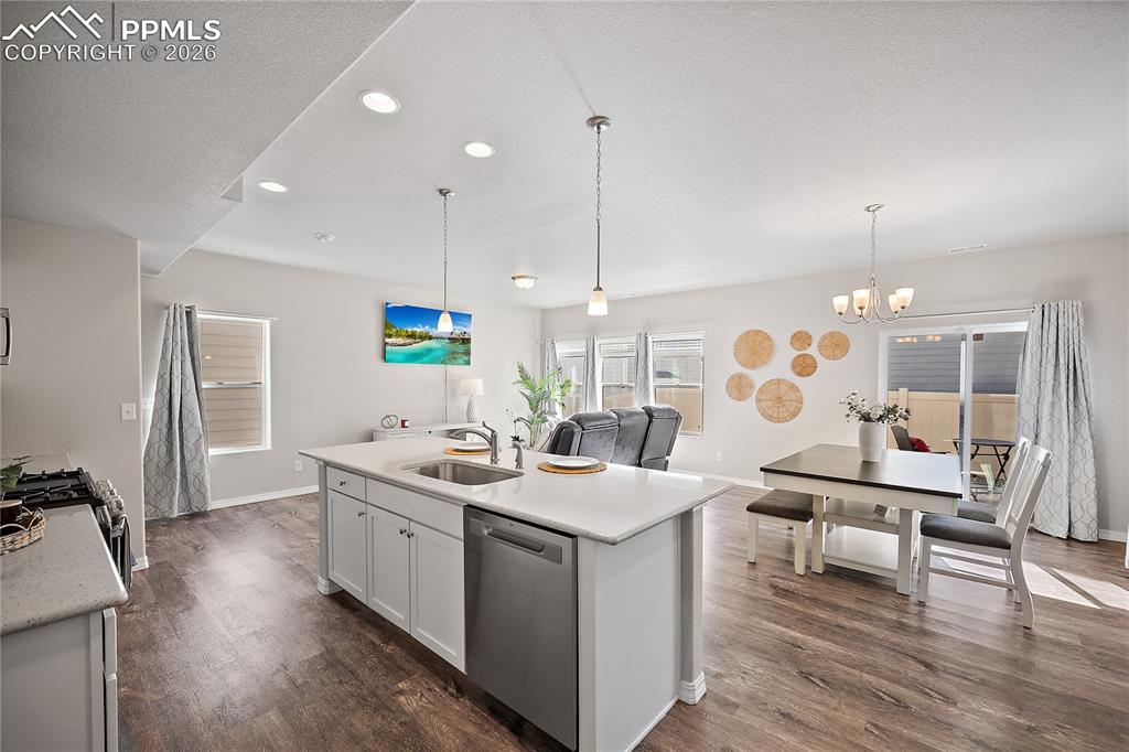 Image 12 of 50: Kitchen