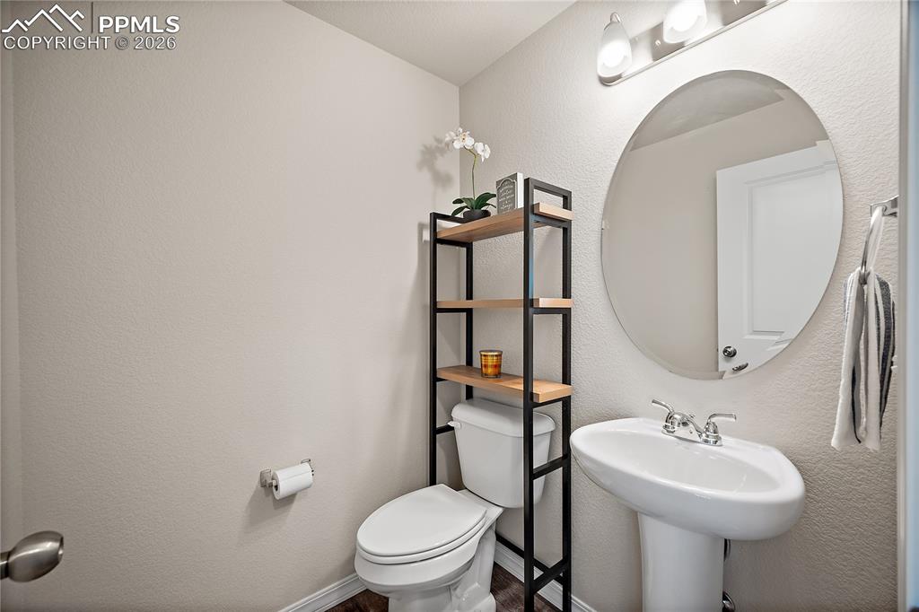 Image 16 of 50: Bathroom