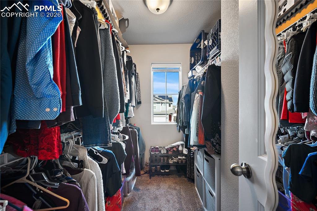 Image 25 of 50: Walk-In Closets