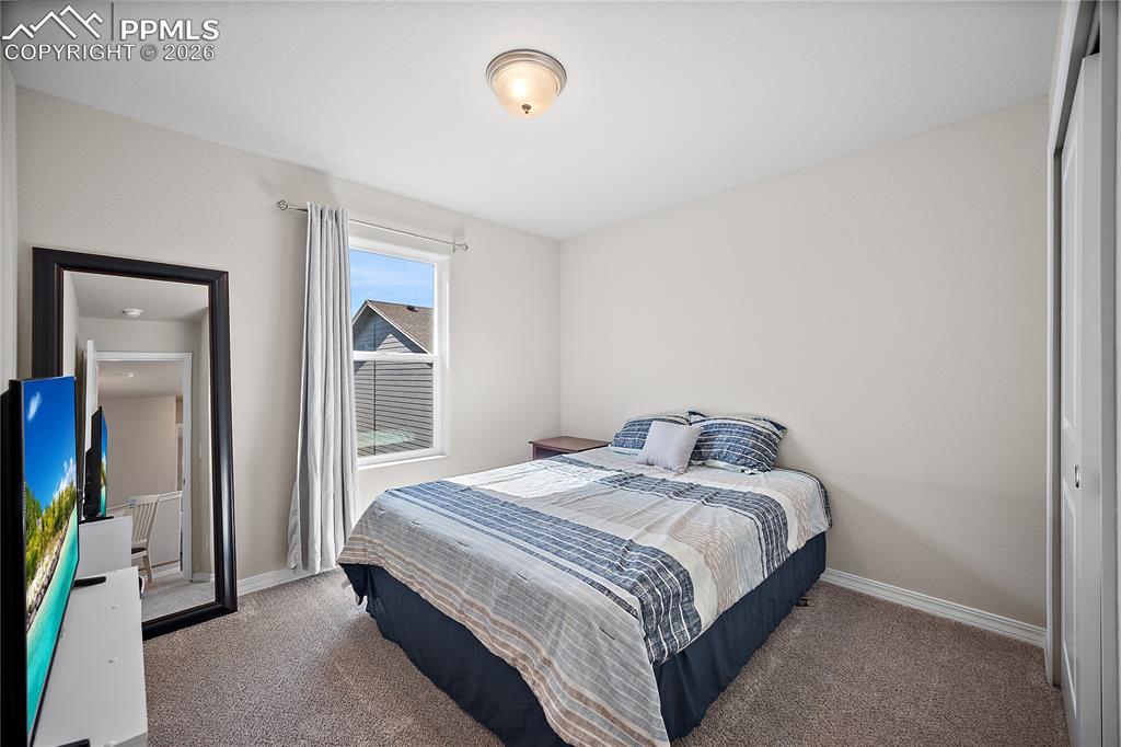 Image 26 of 50: Bedroom