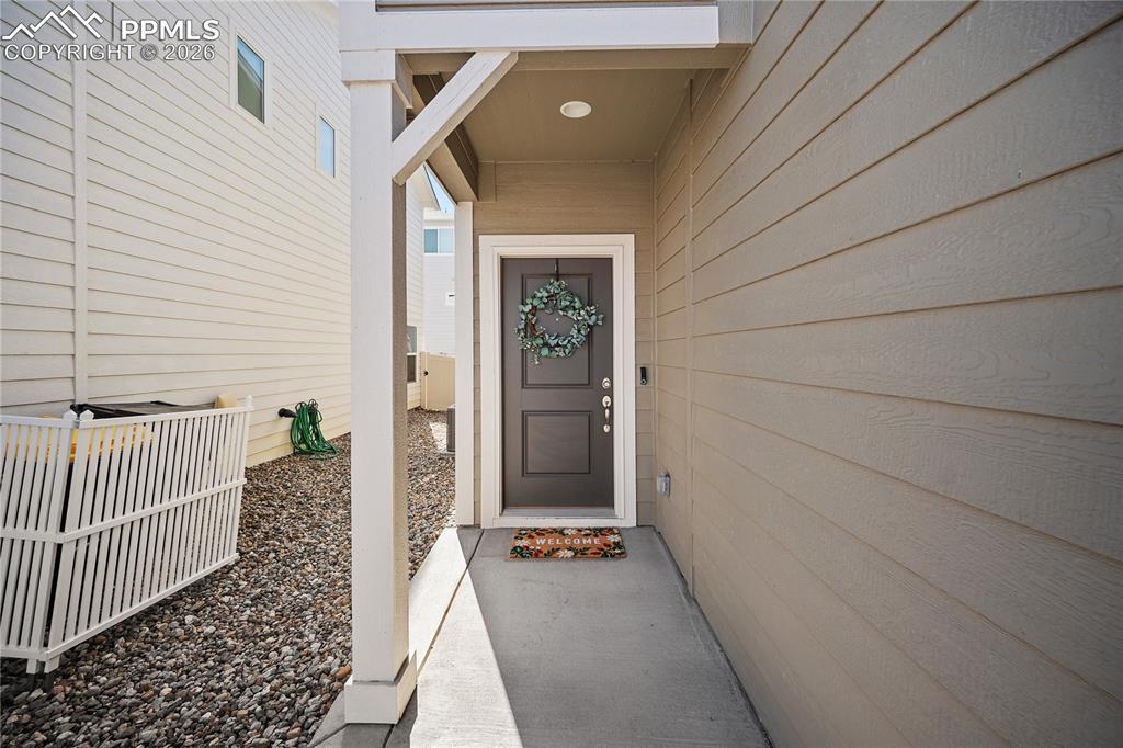 Image 4 of 50: Entry