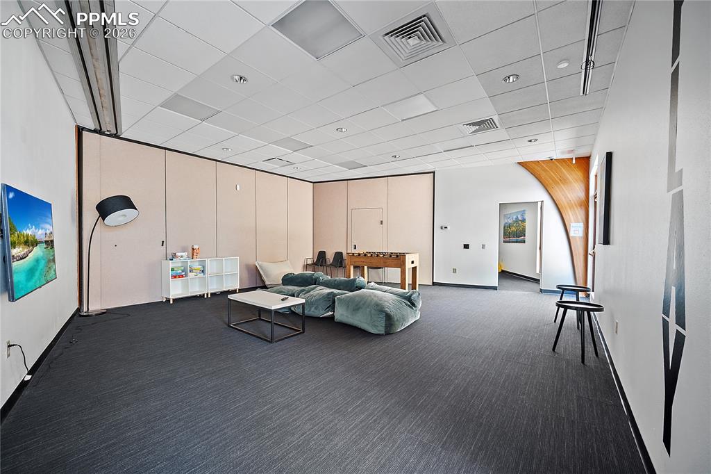 Image 43 of 50: Sitting Room