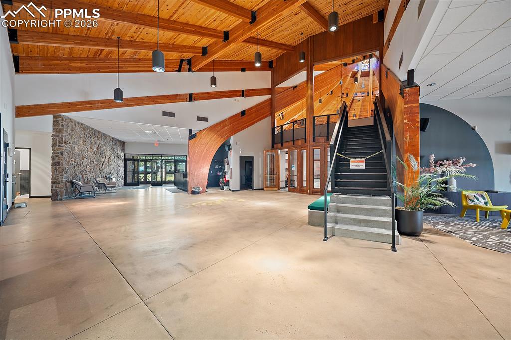 Image 44 of 50: Lobby