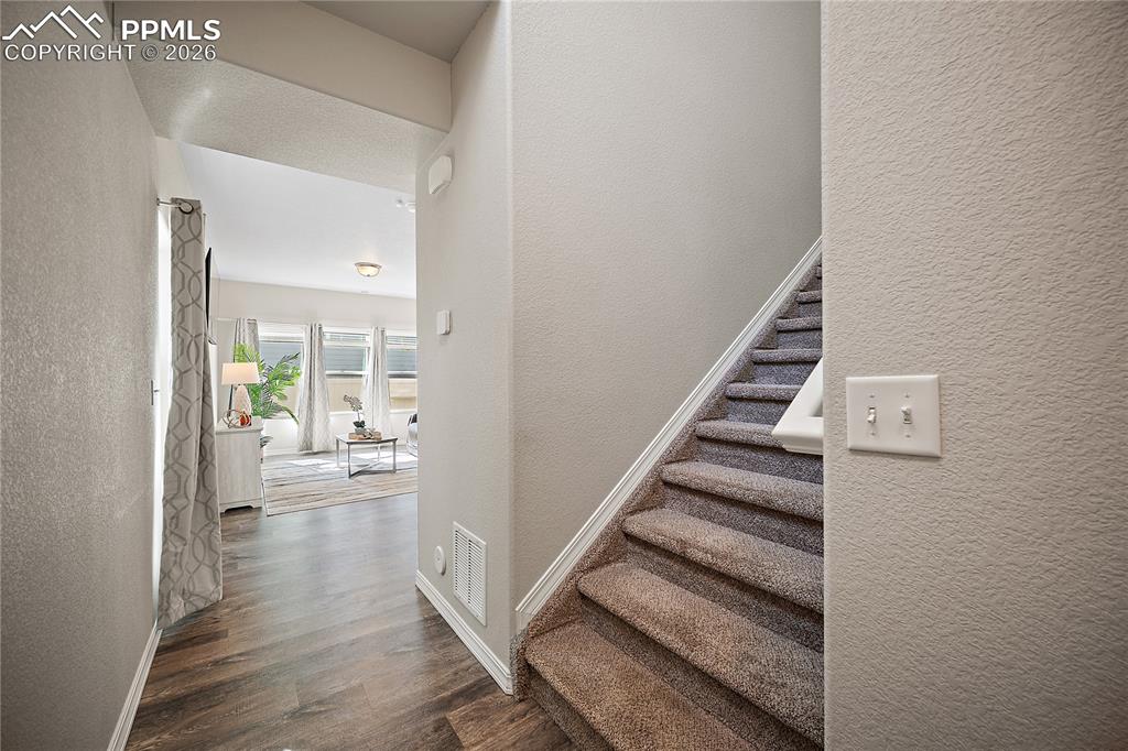 Image 5 of 50: Entrance Foyer