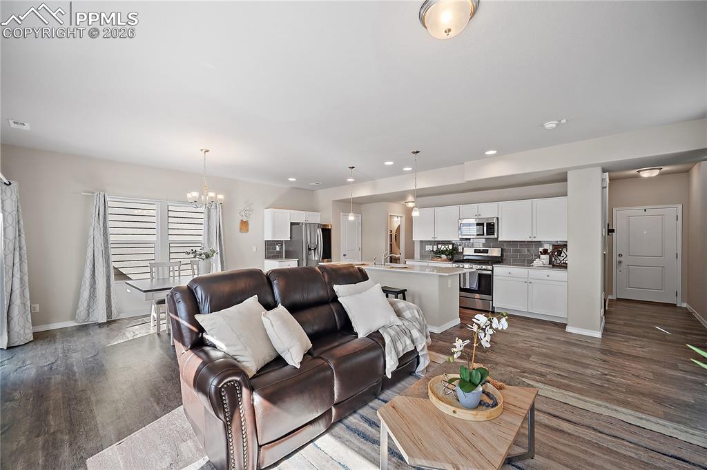 Image 8 of 50: Living Room