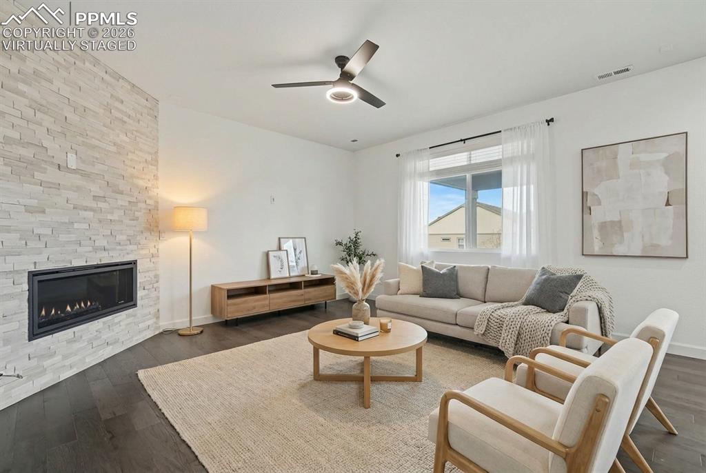 Image 11 of 43: Virtually Staged