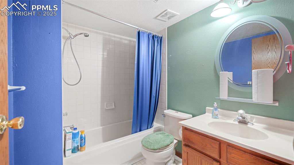 Image 22 of 36: basement bath