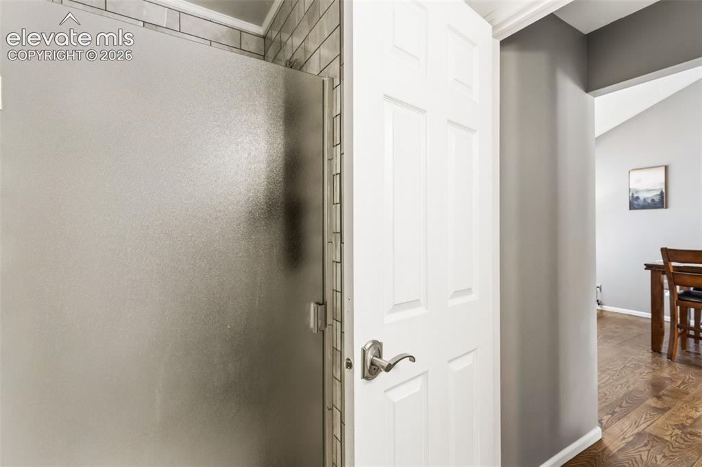 Image 17 of 50: Bathroom