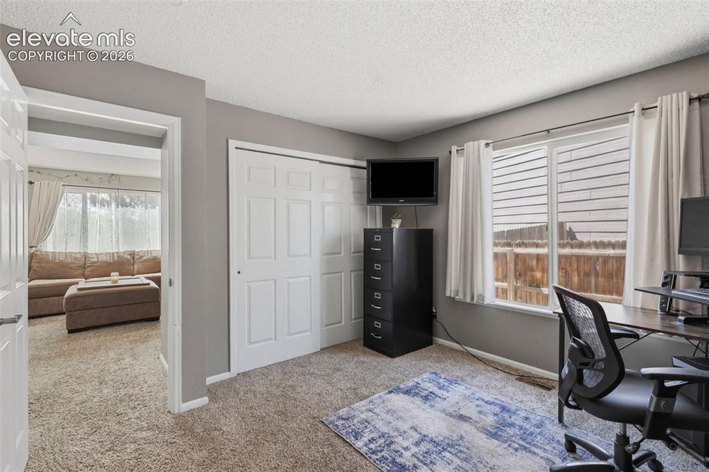 Image 19 of 50: Office