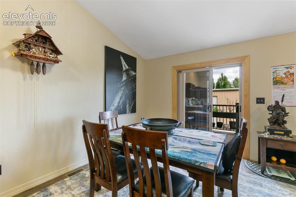 Image 12 of 32: Dining Area