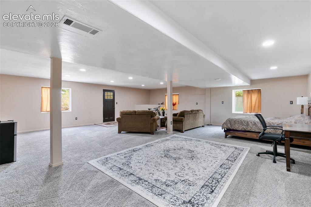 Image 22 of 32: Family Room