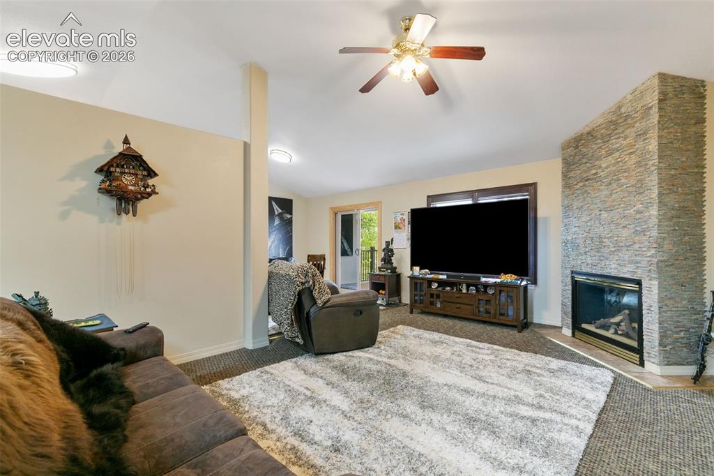 Image 5 of 32: Living Room