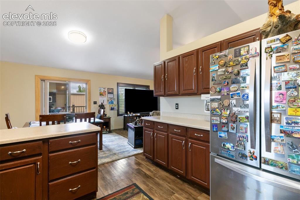 Image 9 of 32: Kitchen