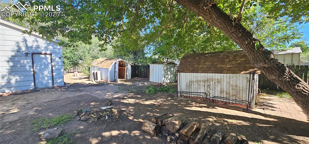 Image 19 of 22: Yard