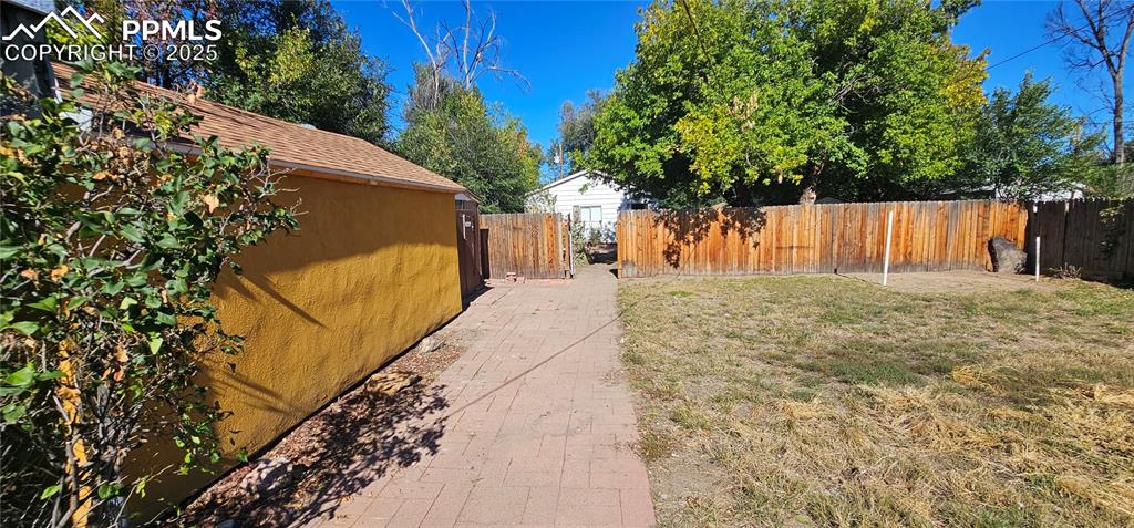 Image 21 of 22: Huge Yard double lot