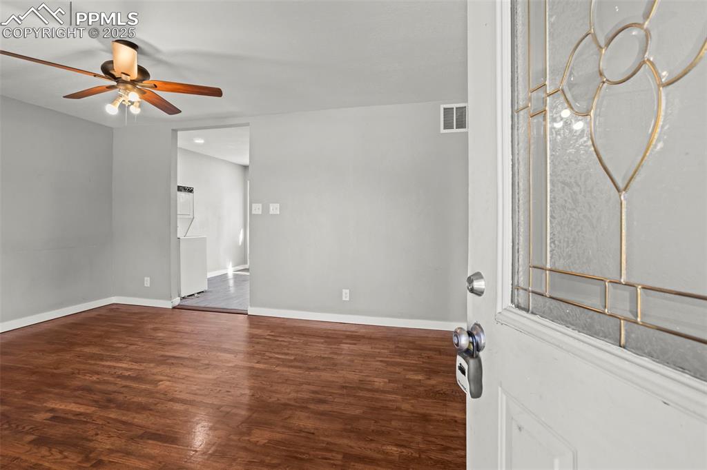 Image 5 of 22: Entry