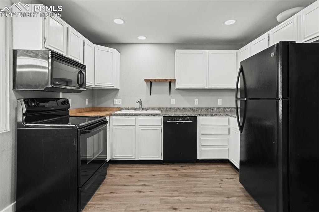 Image 8 of 22: Kitchen