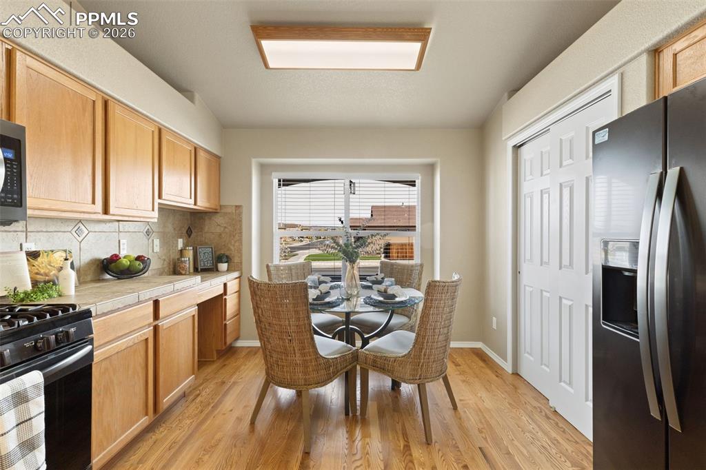 Image 16 of 44: Kitchen