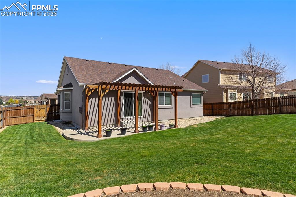 Image 36 of 44: Spacious backyard.