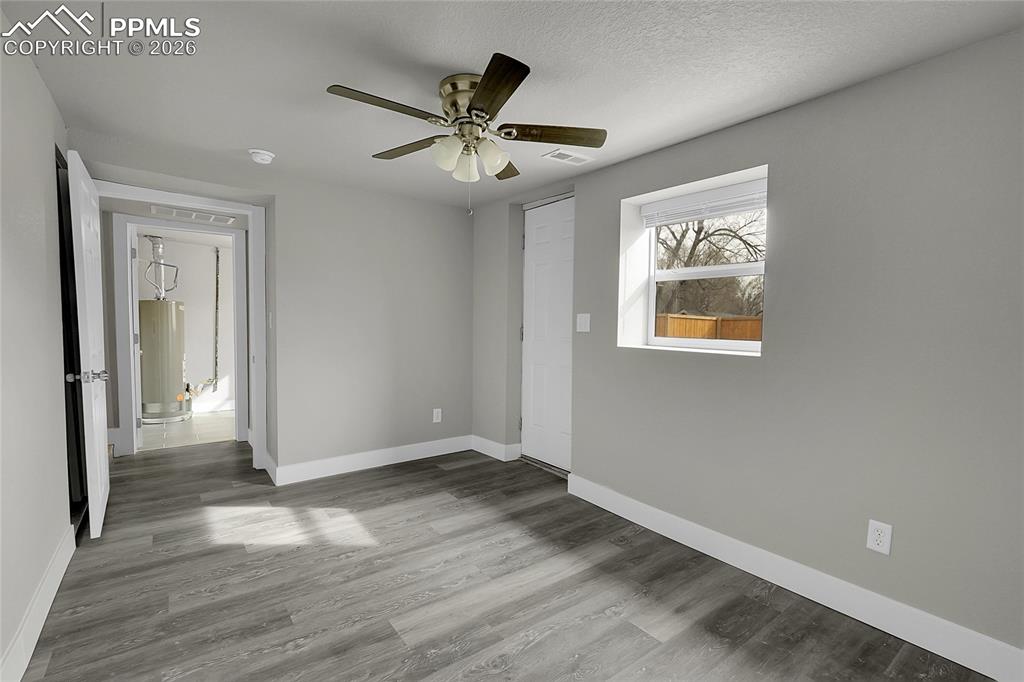 Image 12 of 28: Bedroom