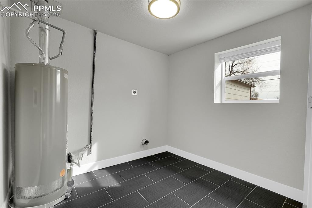 Image 19 of 28: Laundry