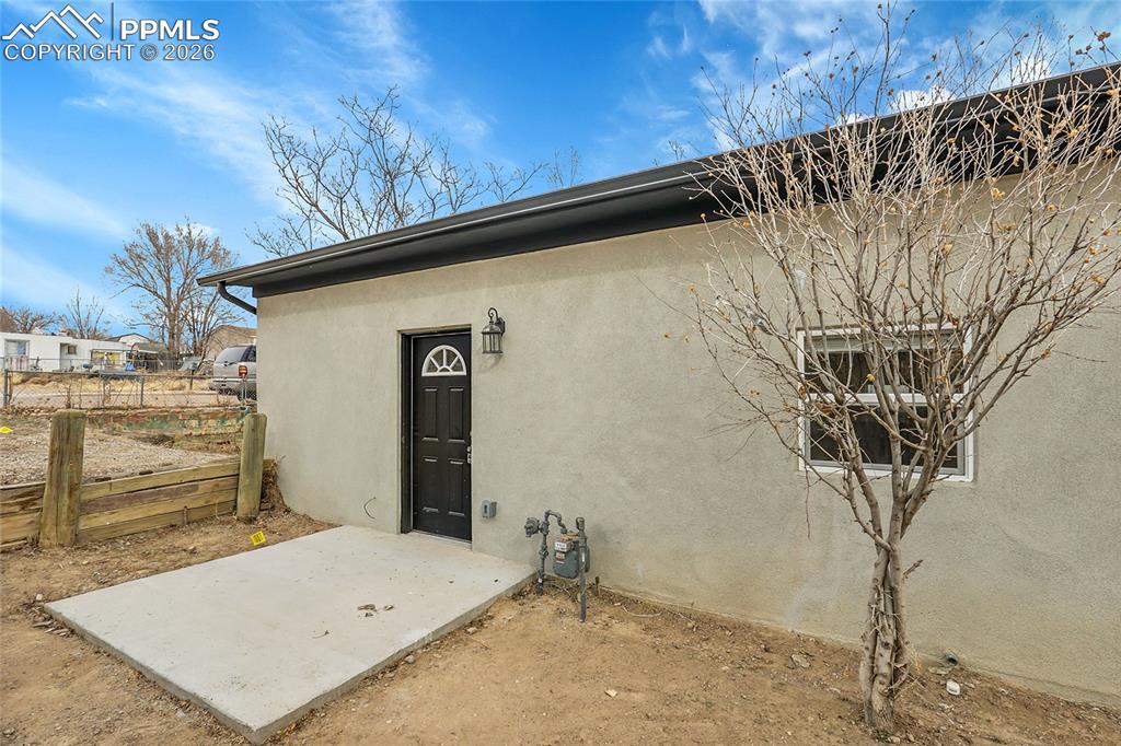 Image 23 of 28: Entry