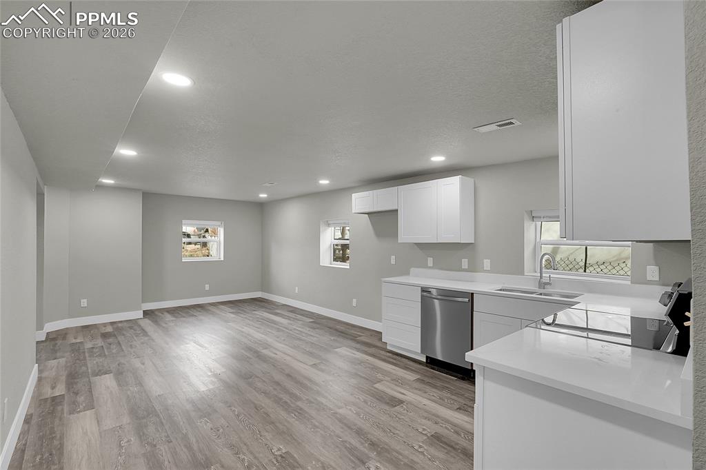 Image 6 of 28: Kitchen