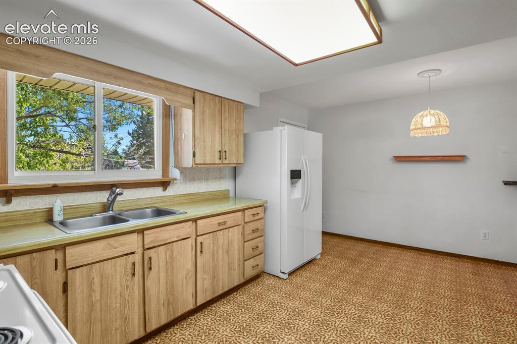 Image 10 of 39: Kitchen