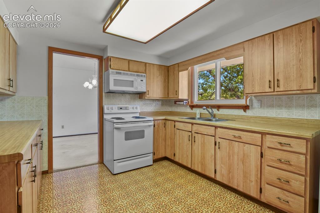 Image 12 of 39: Kitchen