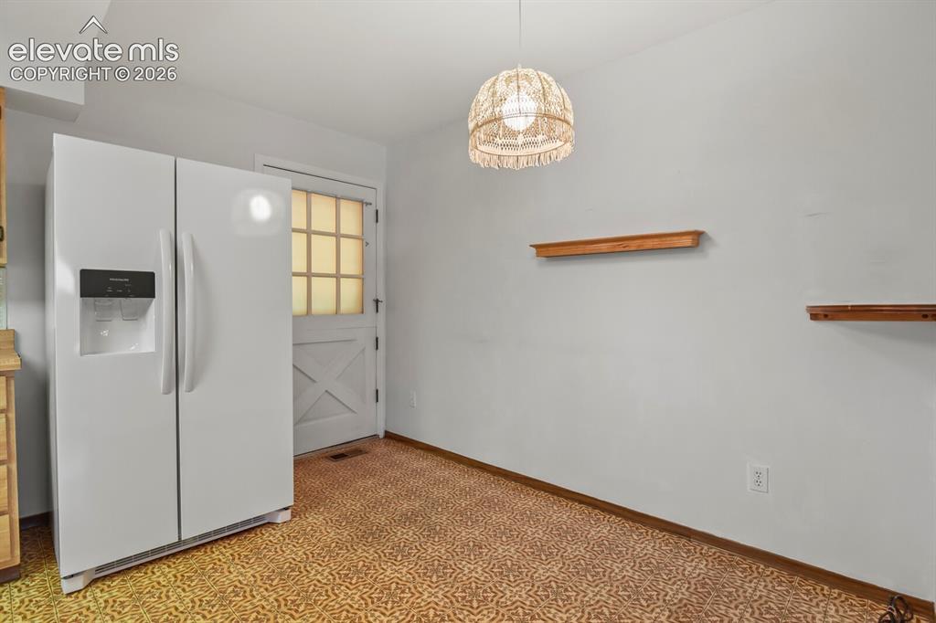 Image 15 of 39: Dining Area